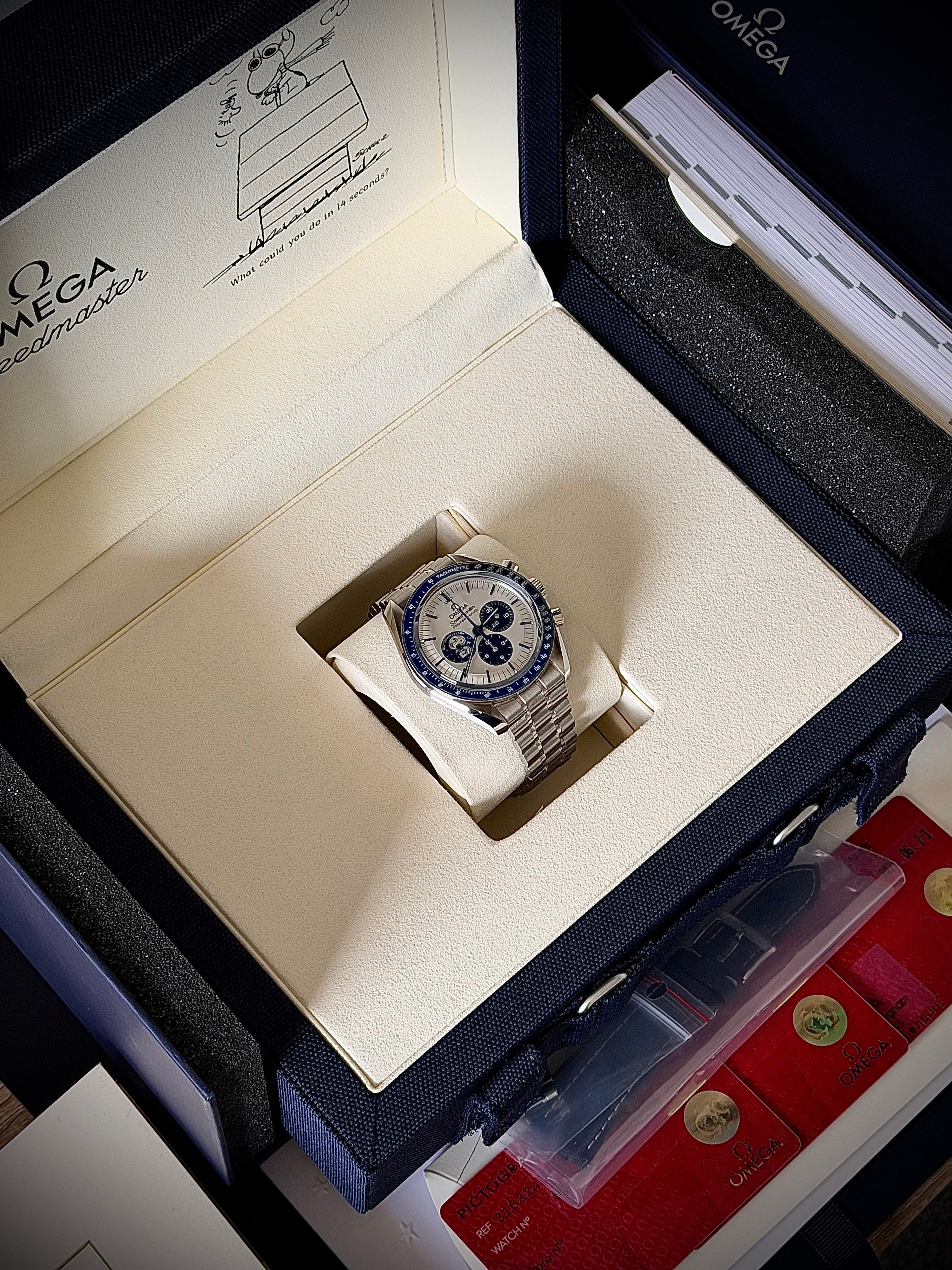 2024 OMEGA SPEEDMASTER SILVER SNOOPY ON BRACELET, FULL SET, INC GST