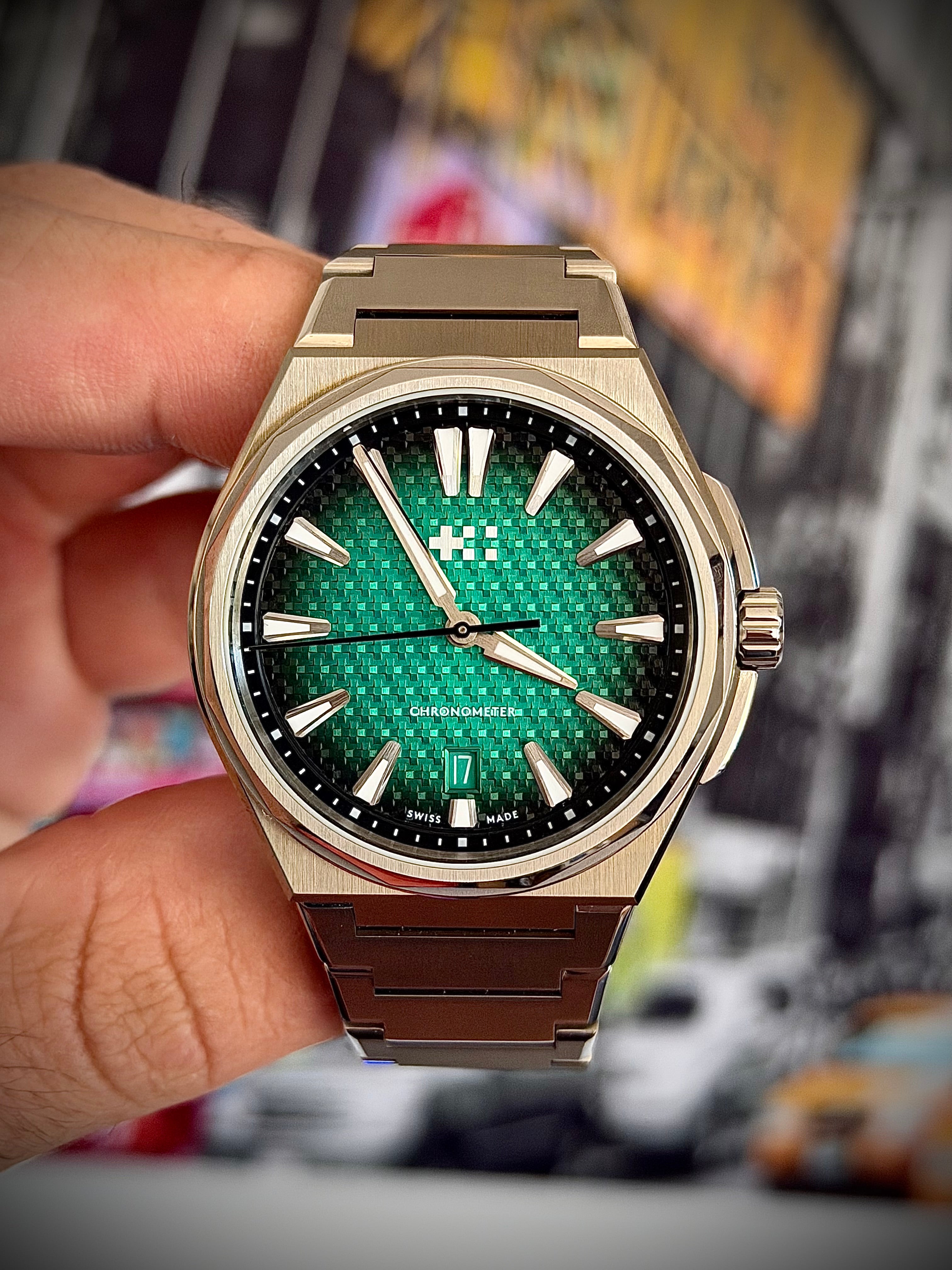 2025 CHRISTOPHER WARD “THE TWELVE” 40 TI, AURORA GREEN DIAL FULL SET, INC GST