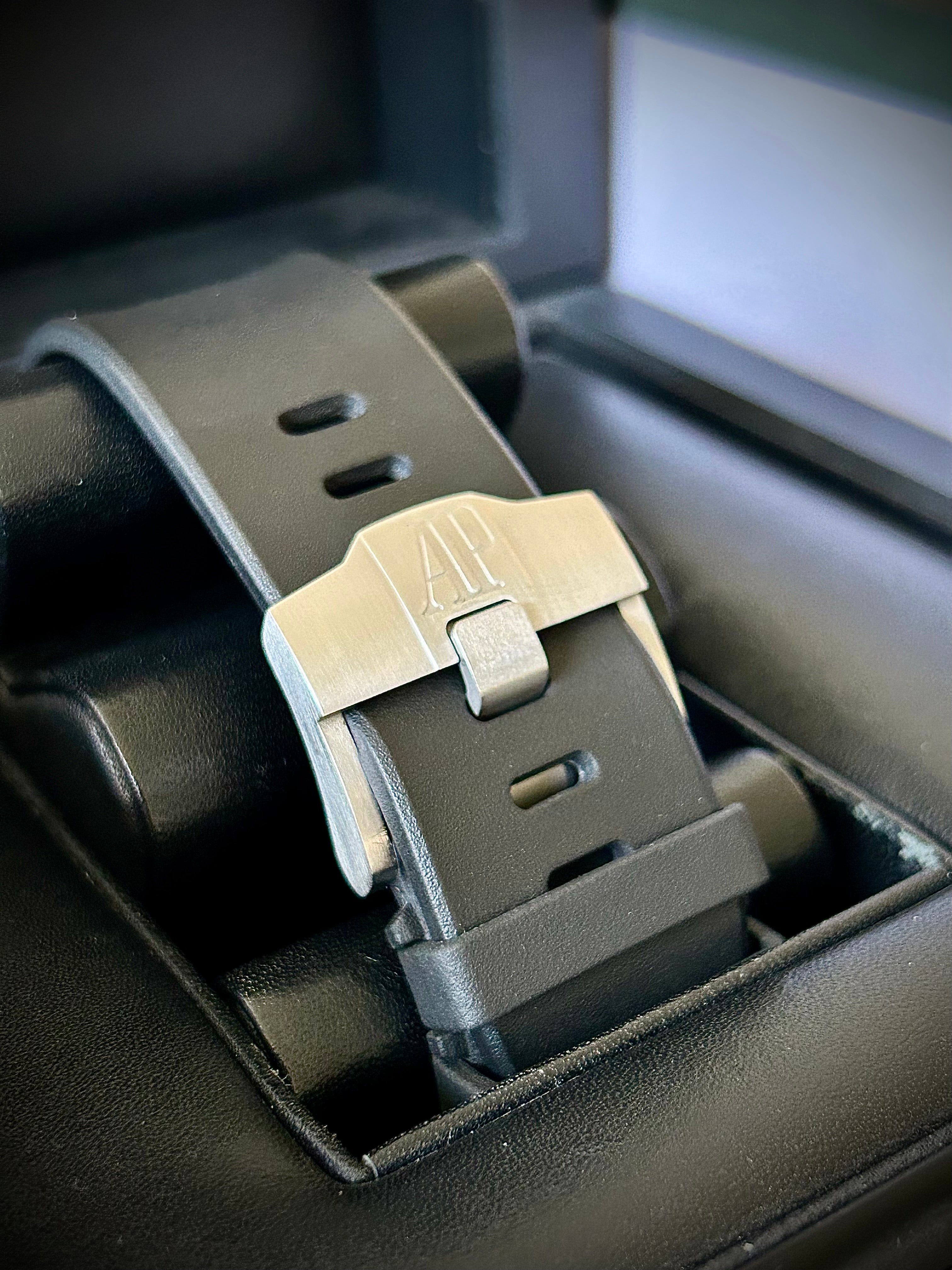 2015 AUDEMARS PIGUET ROYAL OAK OFFSHORE CHRONOGRAPH, FULL SET, INC GST