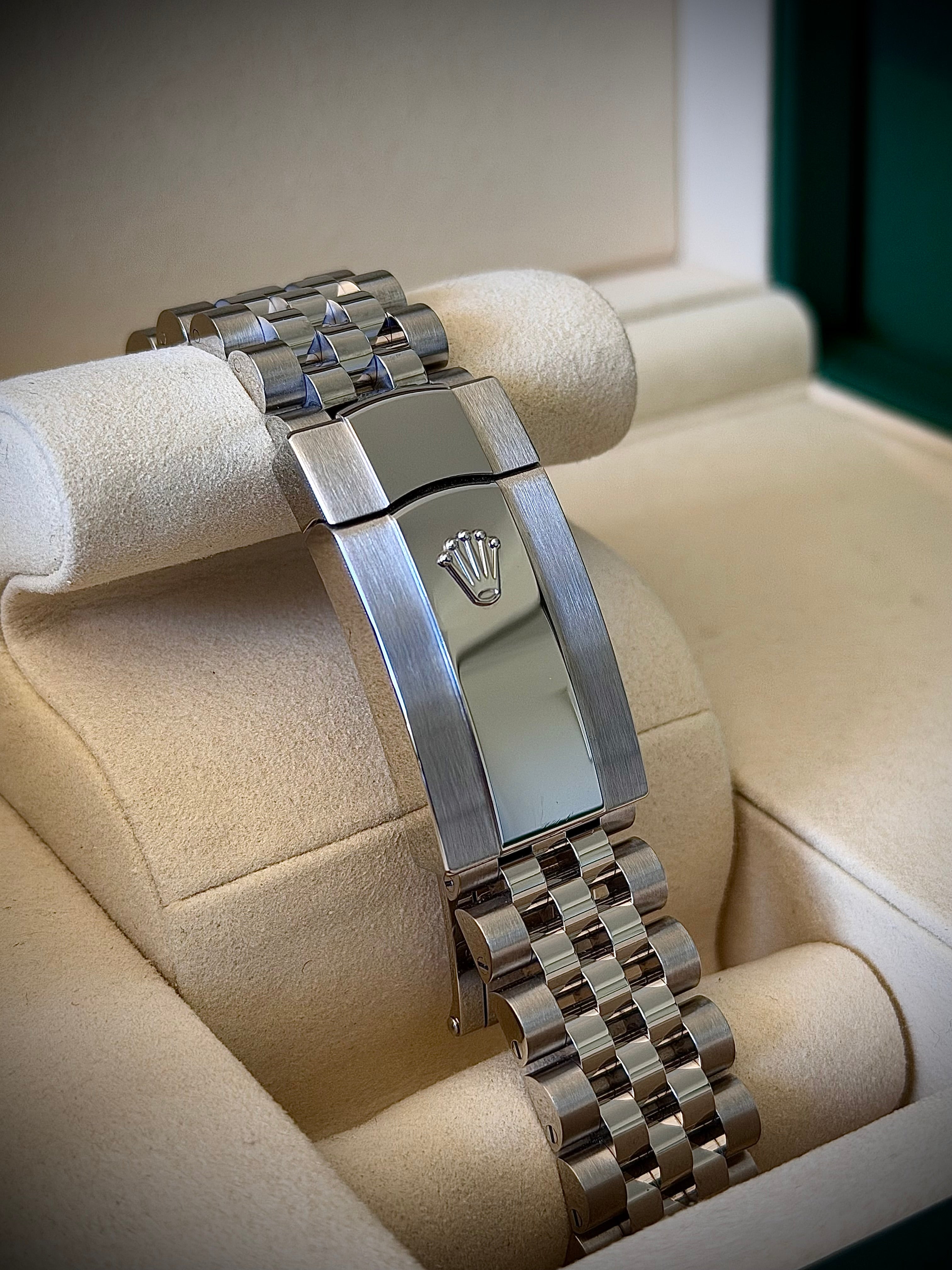 2025 ROLEX DATEJUST 41, SILVER DIAL, 126300, FULL SET, INC GST