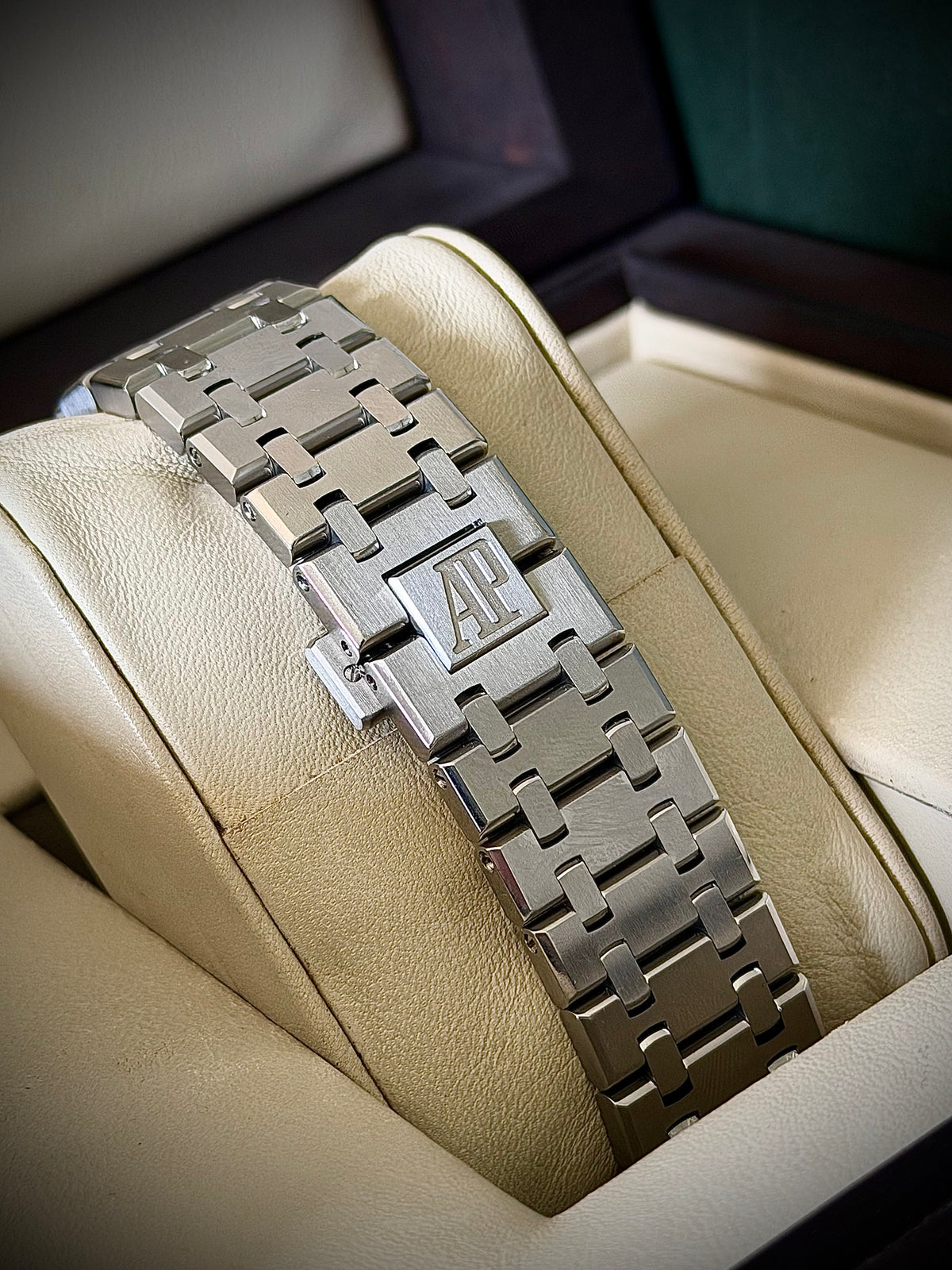 2014 AUDEMARS PIGUET ROYAL OAK SELFWINDING, 15400ST.OO.1220ST.02, WHITE DIAL, BOX & PAPERS, INC GST
