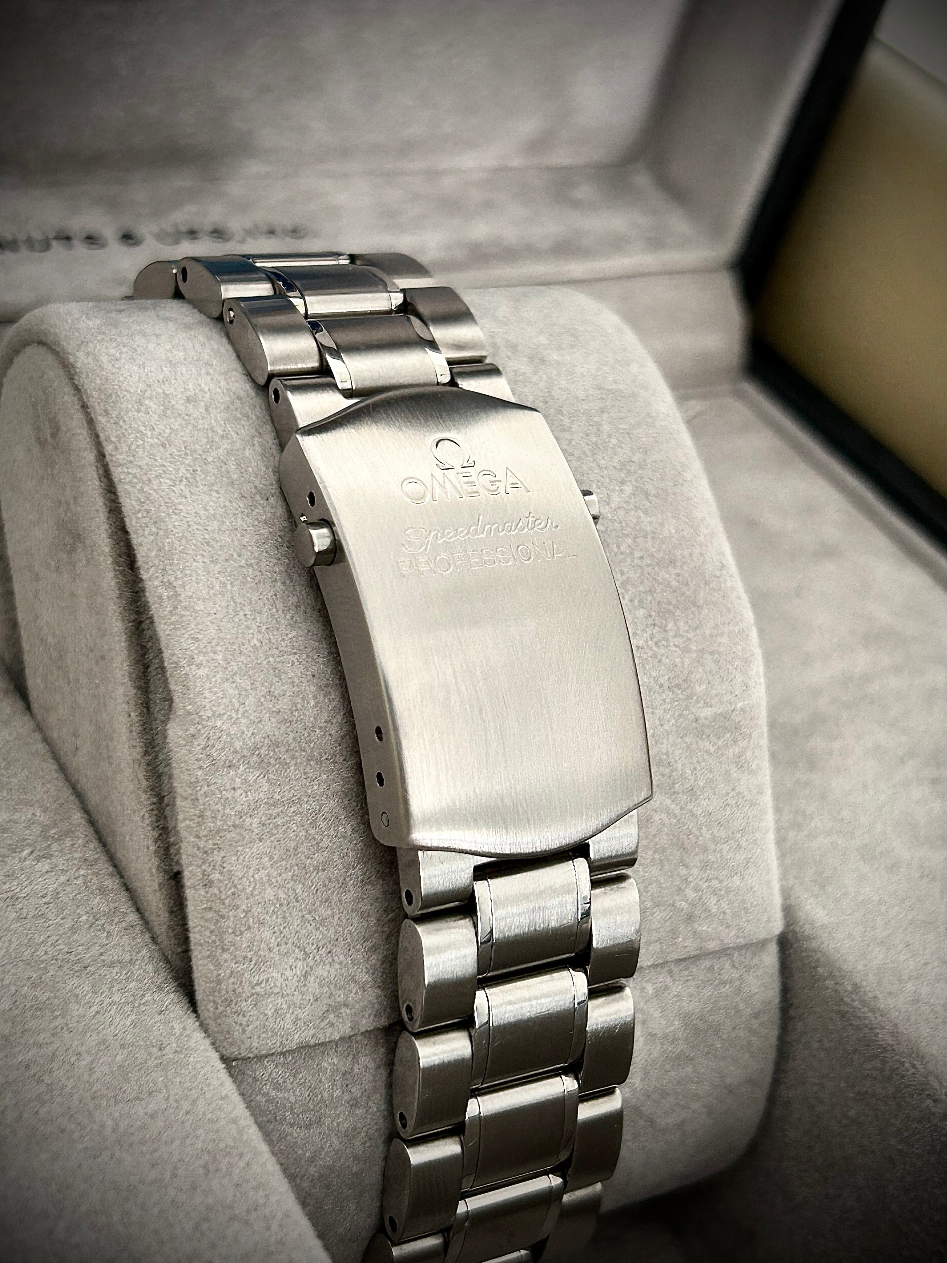 2003 OMEGA SPEEDMASTER SNOOPY AWARD, LIMITED EDITION, 3578.51.00, FULL SET, INC GST