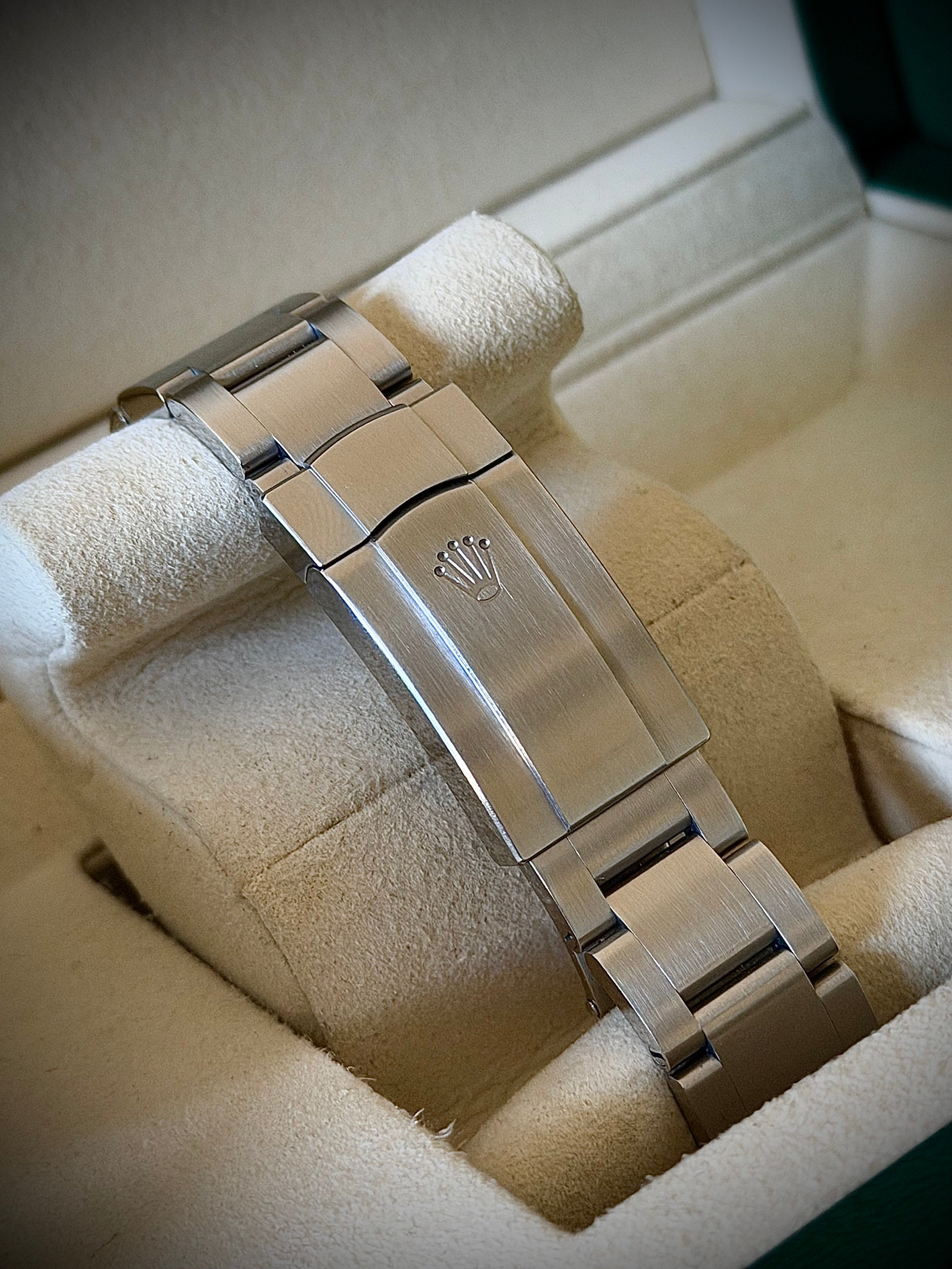 2025 ROLEX OYSTER PERPETUAL 41, 124300, SUNRAY BLUE DIAL, FULL SET, NEAR MINT, INC GST