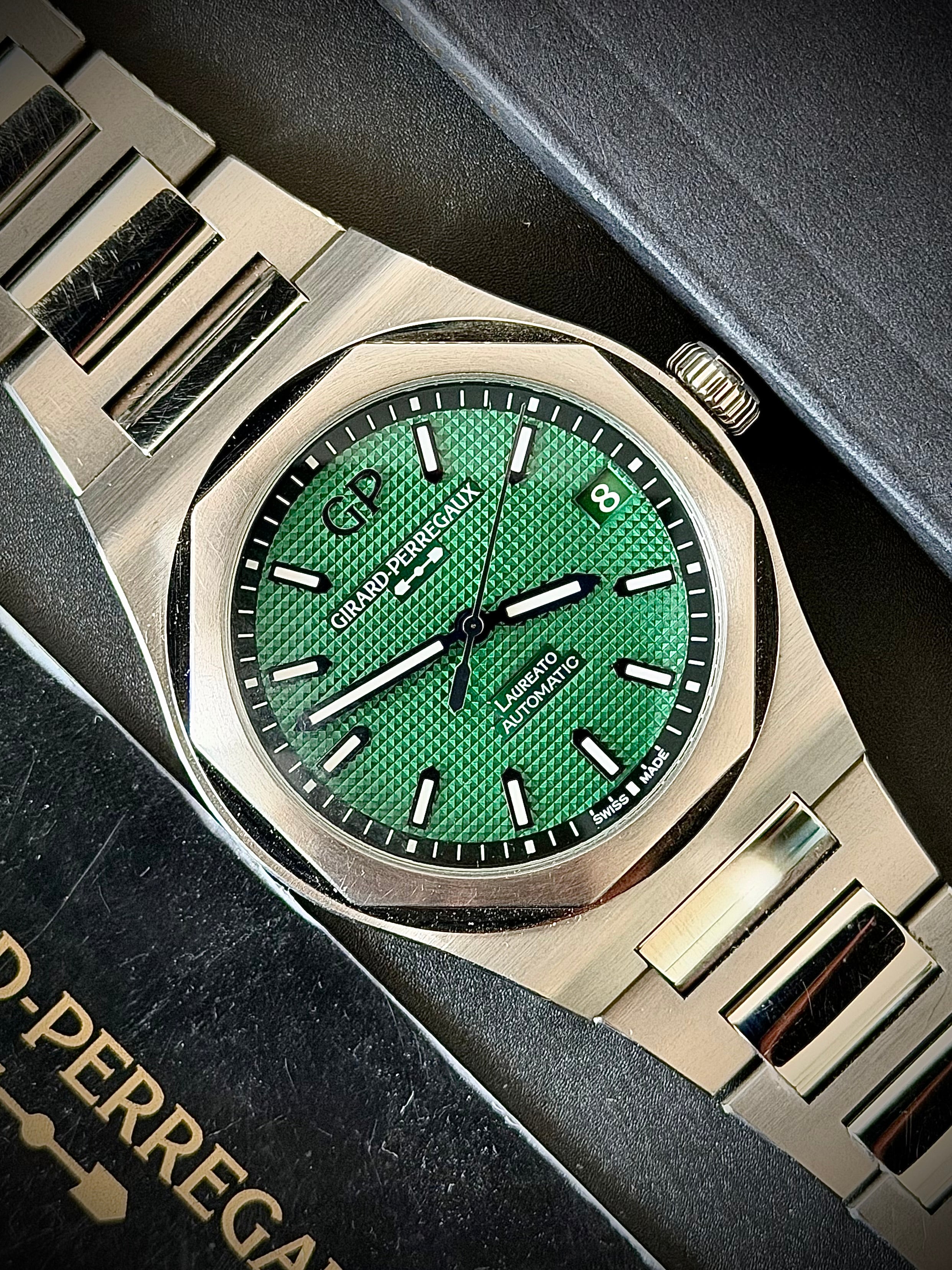 2025 GIRARD-PERREGAUX LAUREATO GREEN, 81010-11-3153-1CM, FULL SET, INC GST