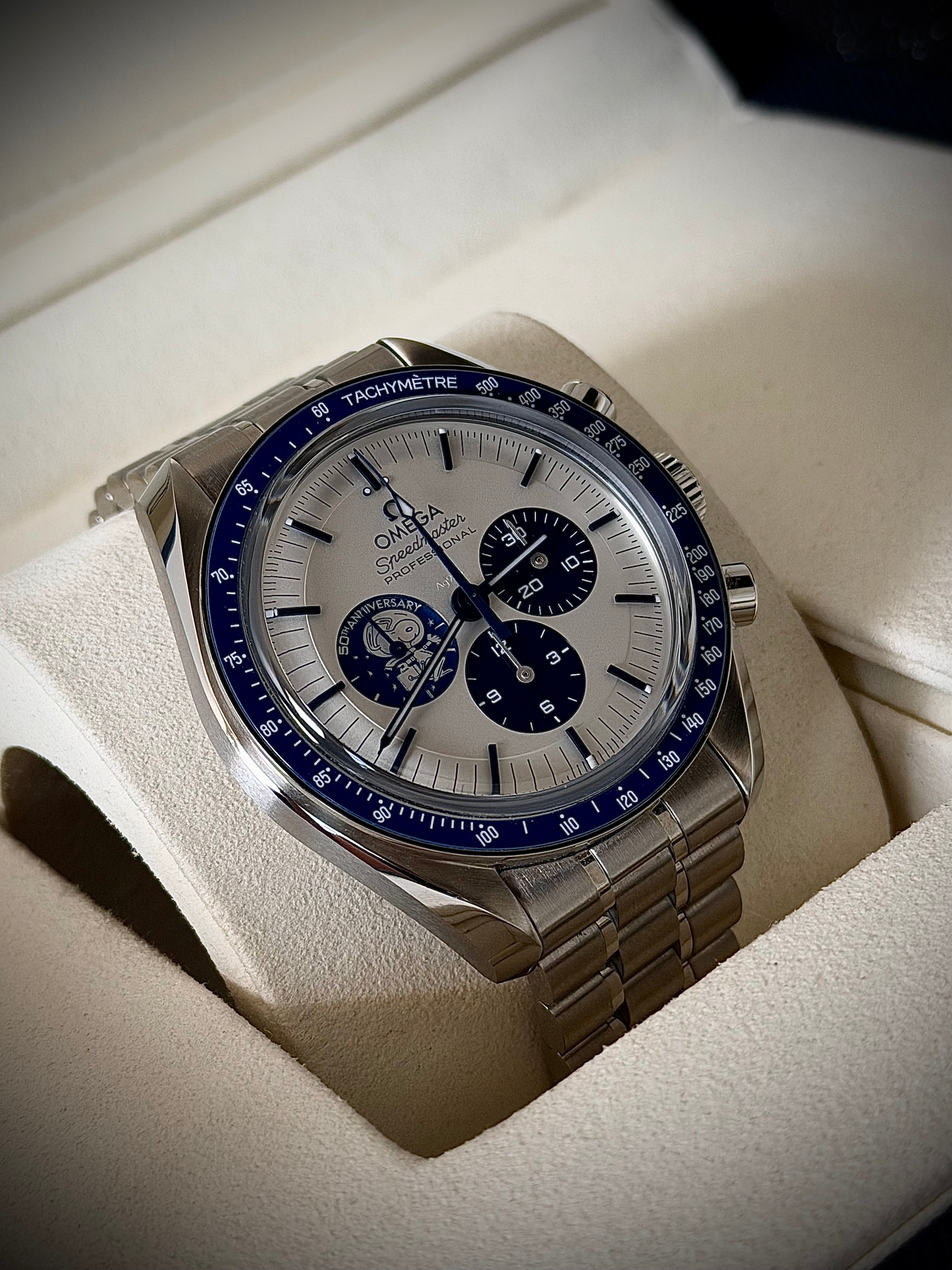 2024 OMEGA SPEEDMASTER SILVER SNOOPY ON BRACELET, FULL SET, INC GST