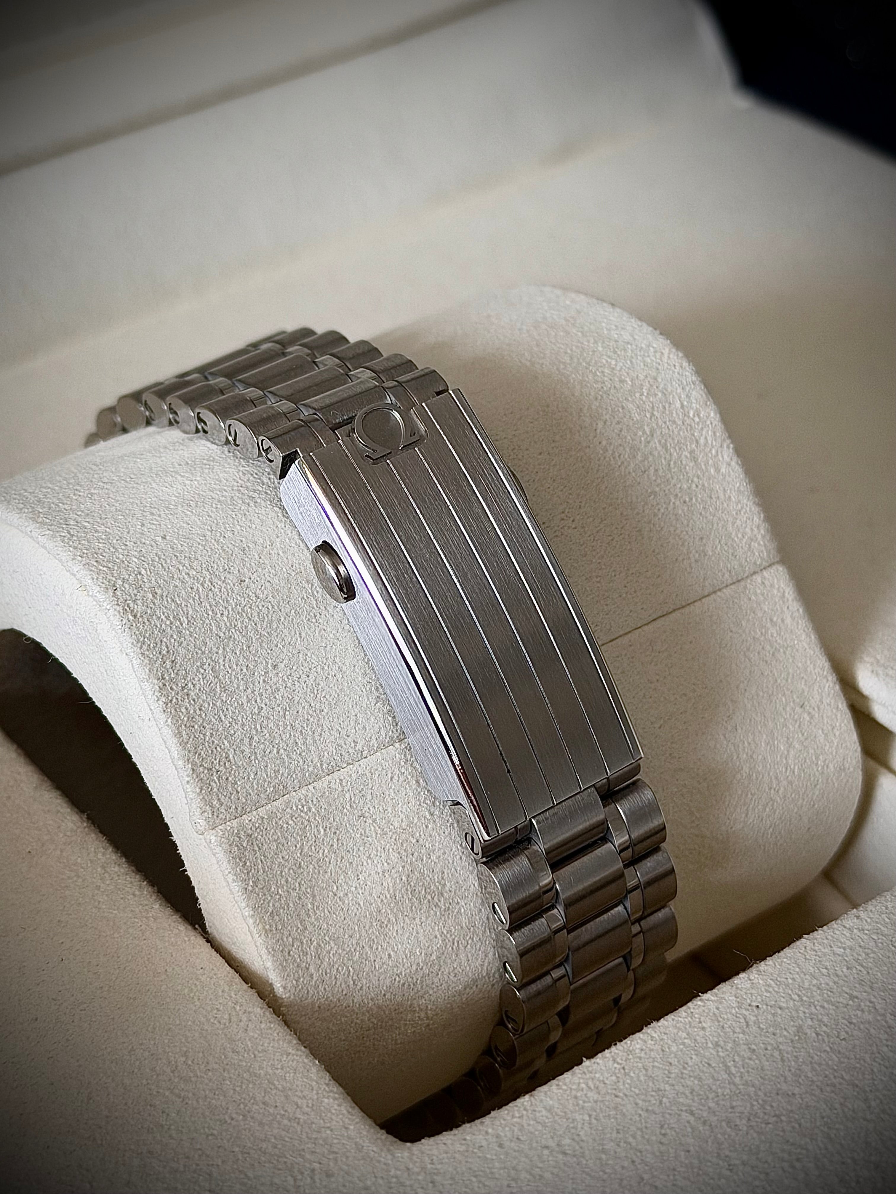 2024 OMEGA SPEEDMASTER SILVER SNOOPY ON BRACELET, FULL SET, INC GST