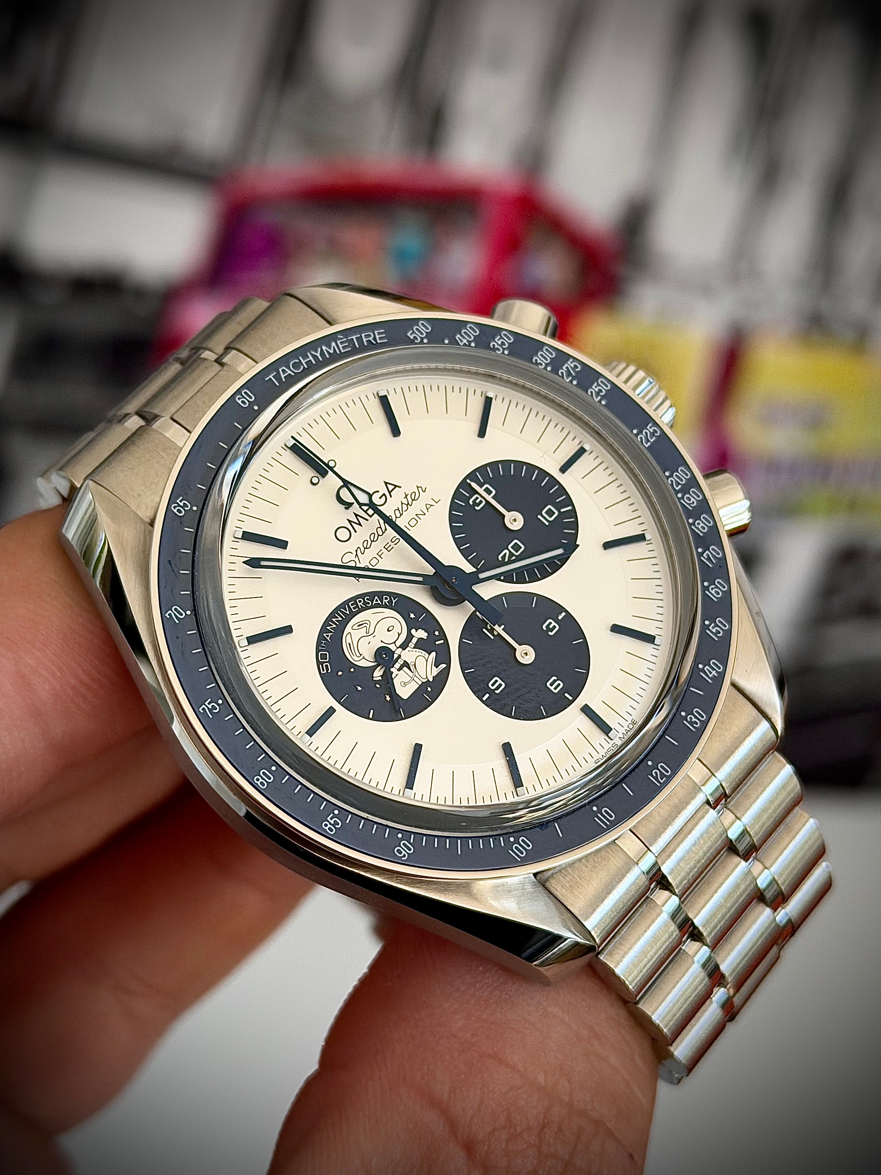 2025 OMEGA SPEEDMASTER SILVER SNOOPY ON BRACELET, FULL SET, INC GST