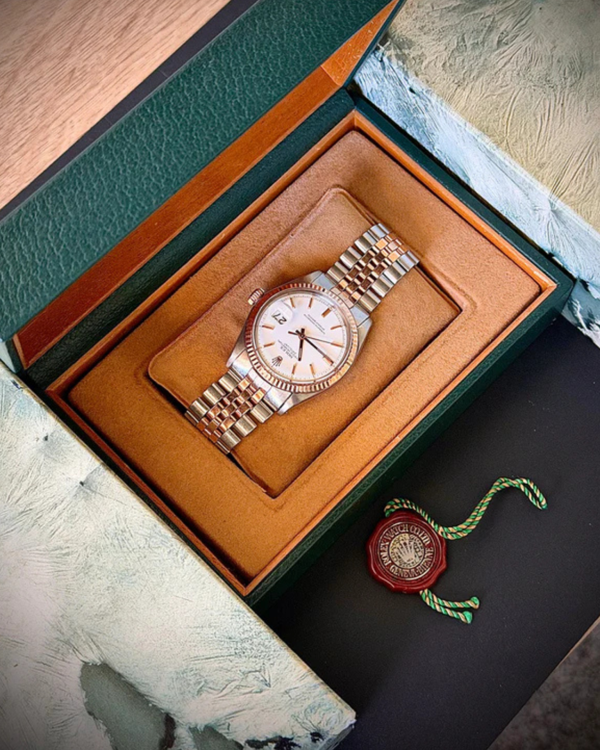 The Definitive Guide to How to Sell a Vintage Watch