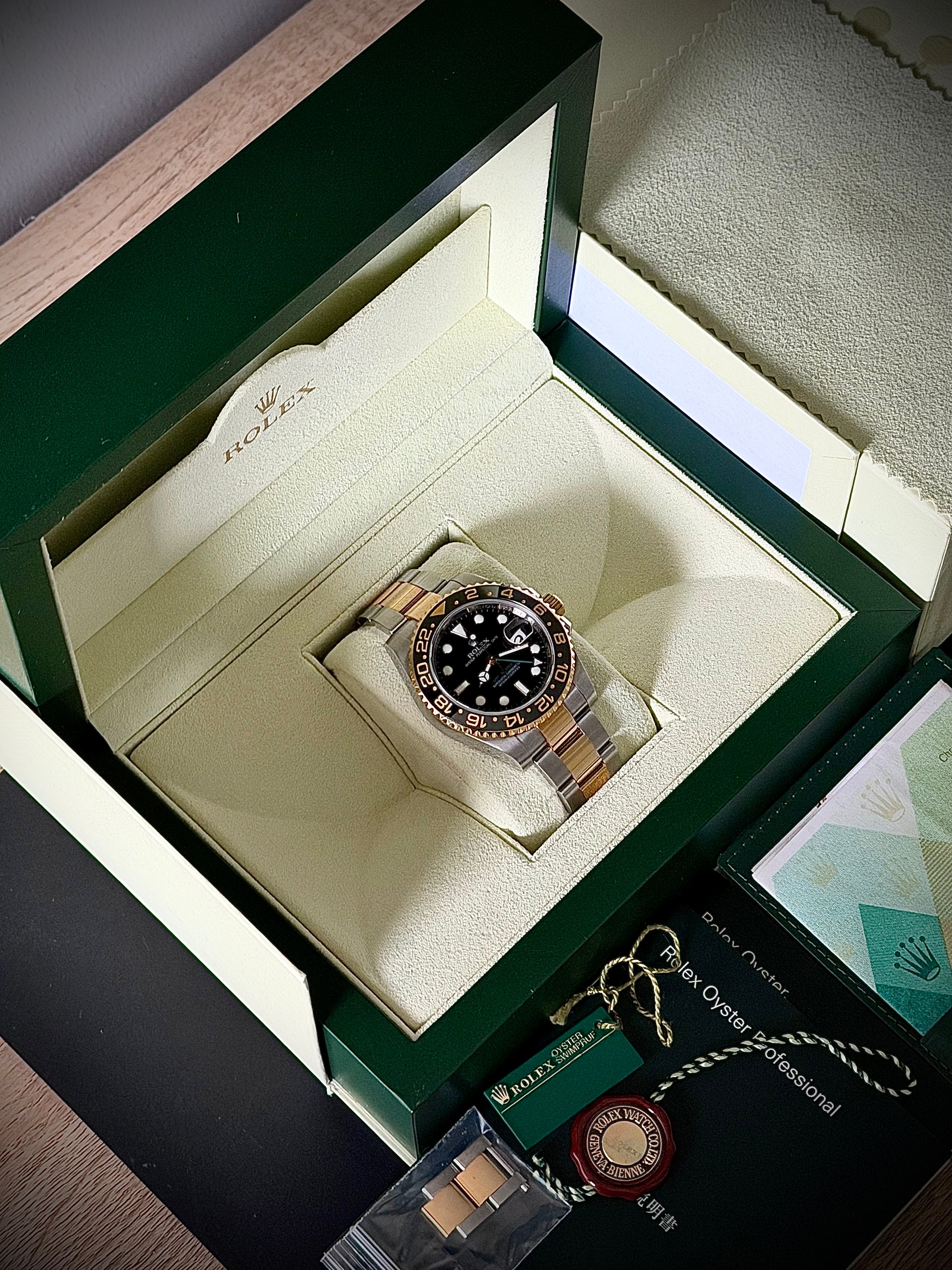 2006 ROLEX GMT MASTER II, 116713LN, FULL SET, INC GST