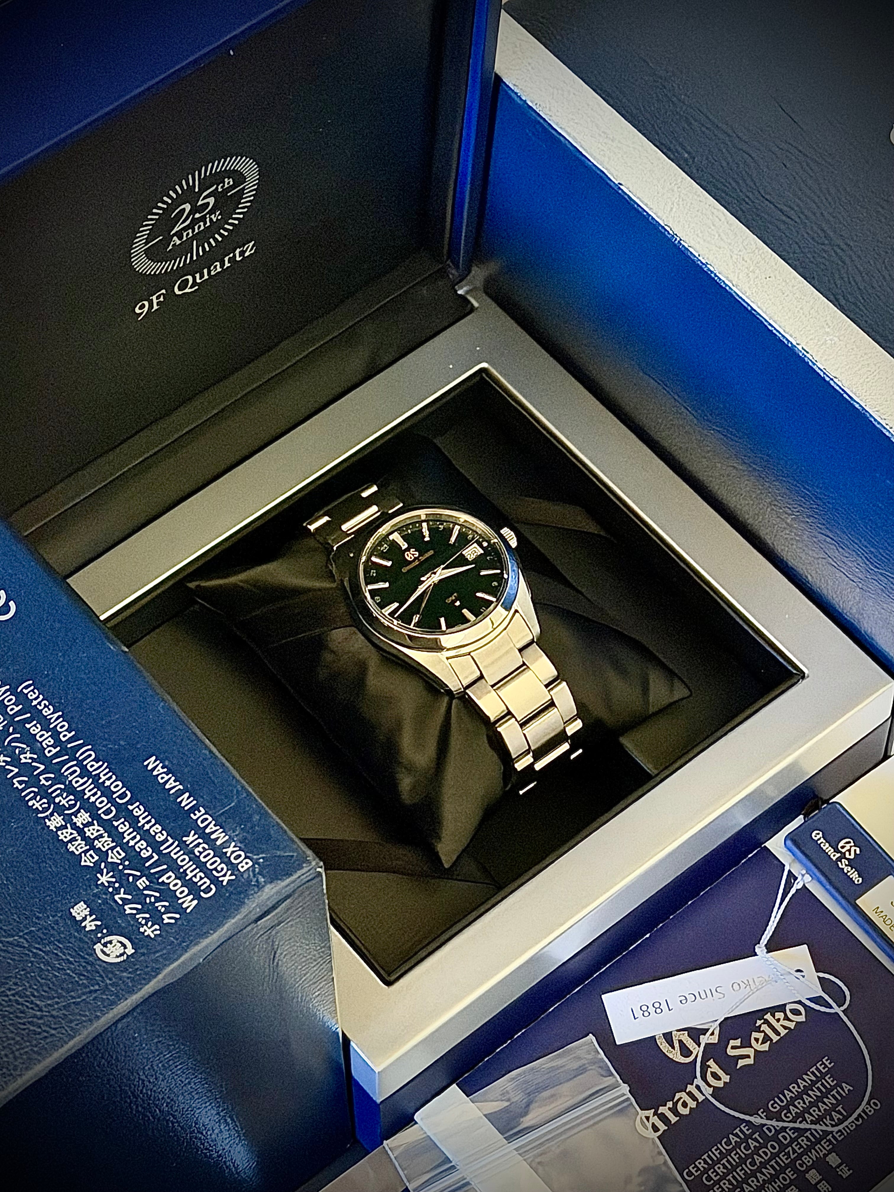 2018 GRAND SEIKO HERITAGE COLLECTION QUARTZ GMT 25TH ANNIVERSARY LIMITED EDITION, SBGN007, GREEN DIAL, FULL SET, INC GST