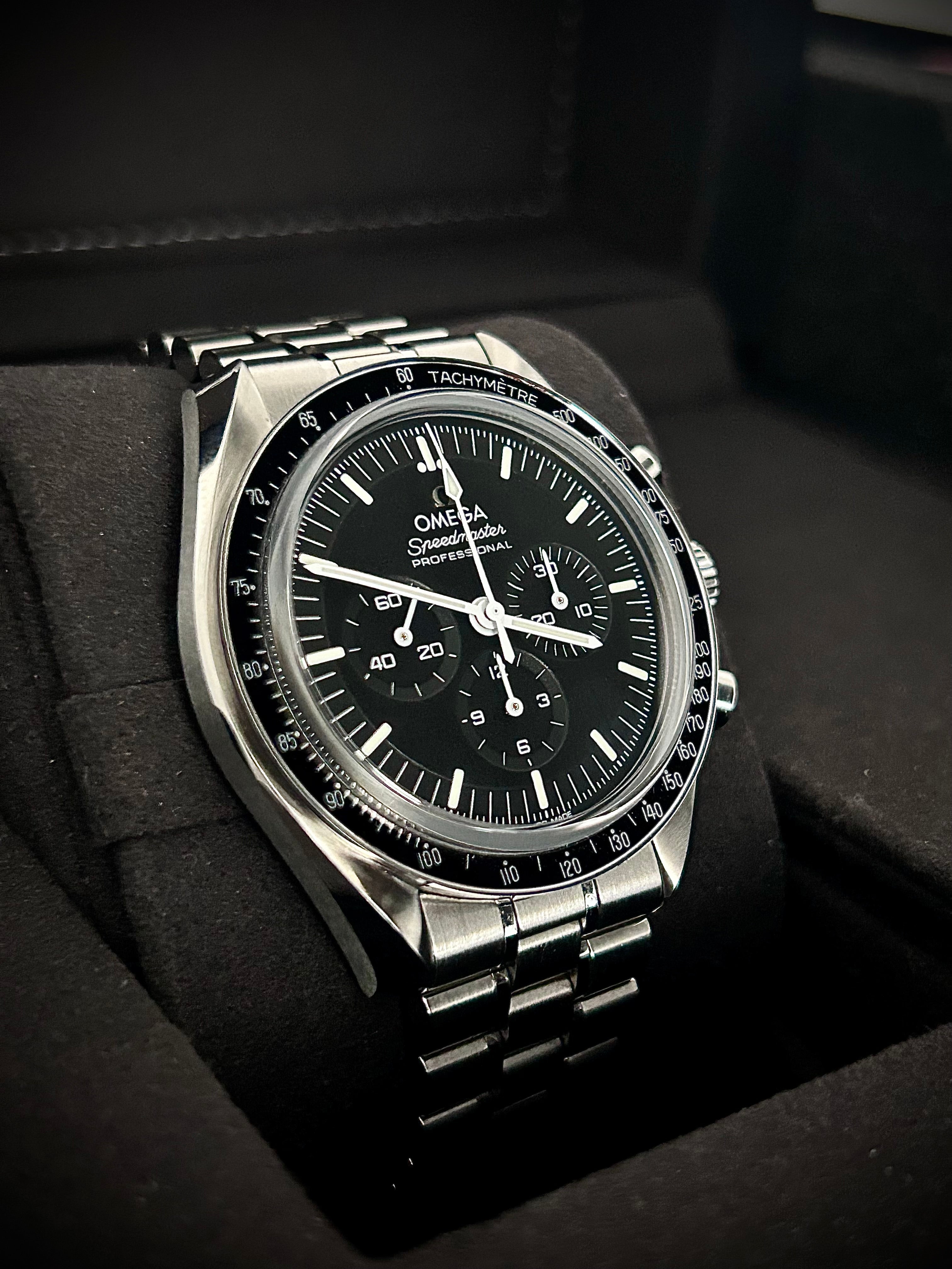 2024 OMEGA SPEEDMASTER SAPPHIRE SANDWICH, FULL SET, INC GST