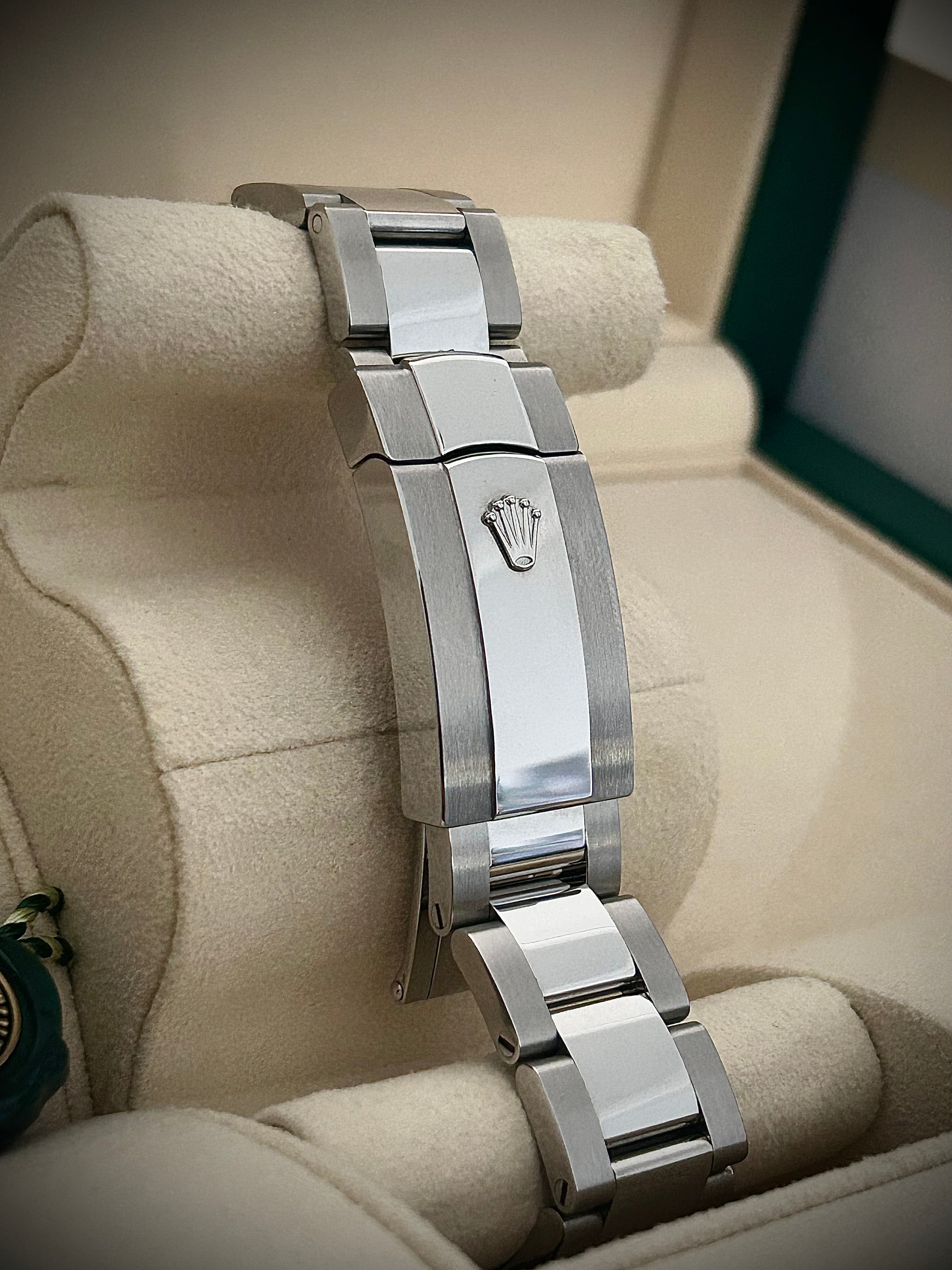 2021 ROLEX MILGAUSS, MINT, 116400GV, FULL SET