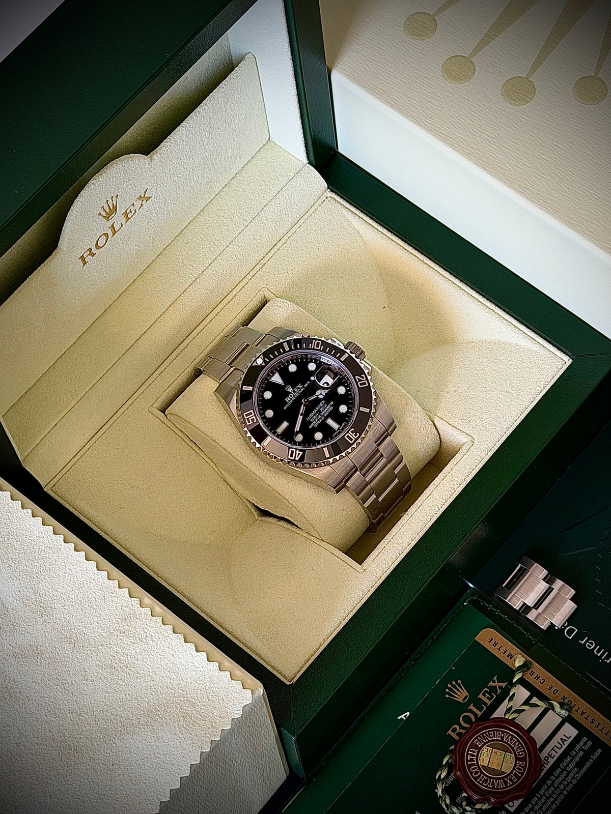 2011 ROLEX SUBMARINER DATE, 116610LN, LIKE NEW UNPOLISHED, ONE OWNER, FULL SET, INC GST