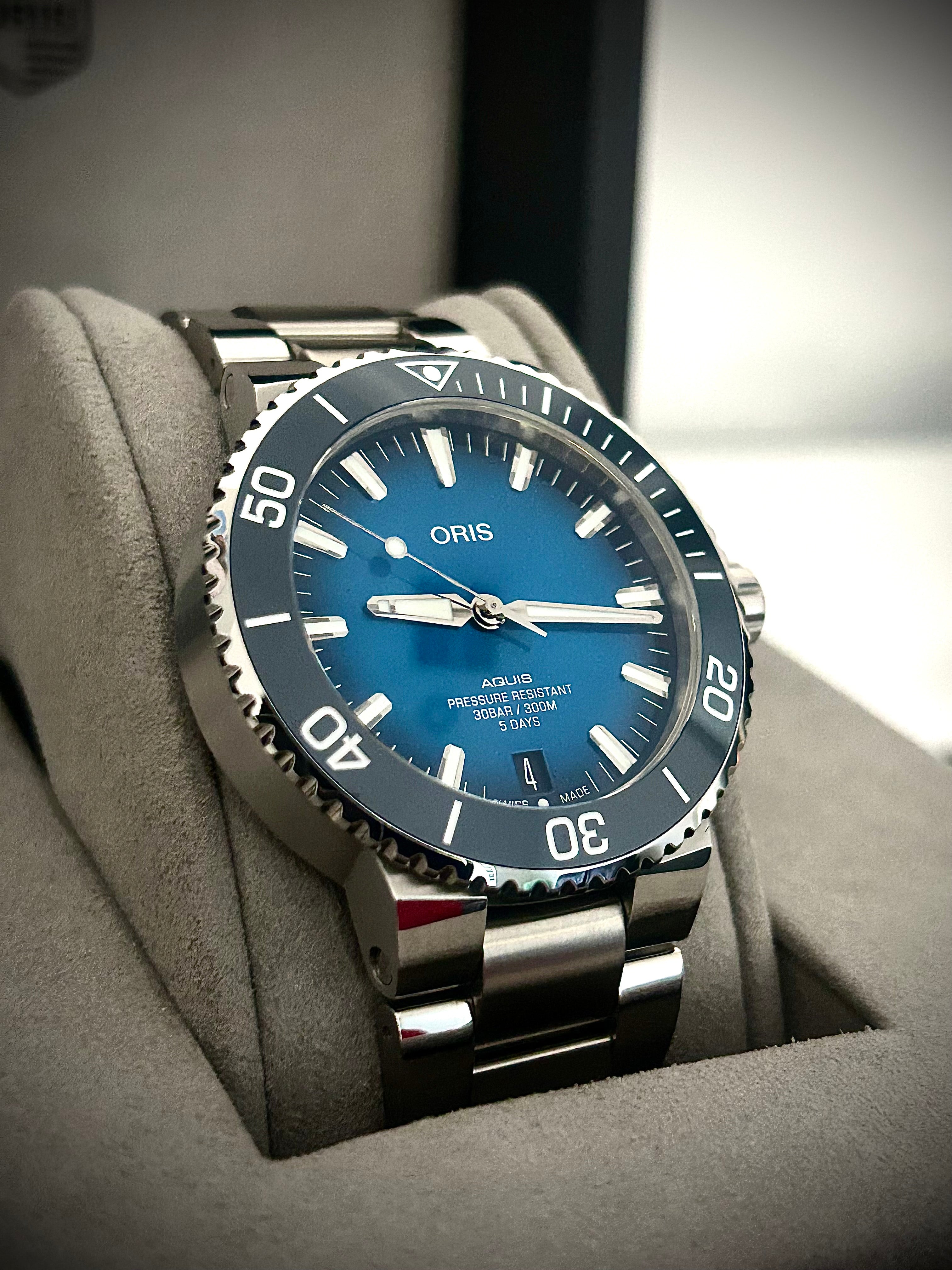 2023 ORIS AQUIS DATE CALIBRE 400 43.5, MINT, INC GST