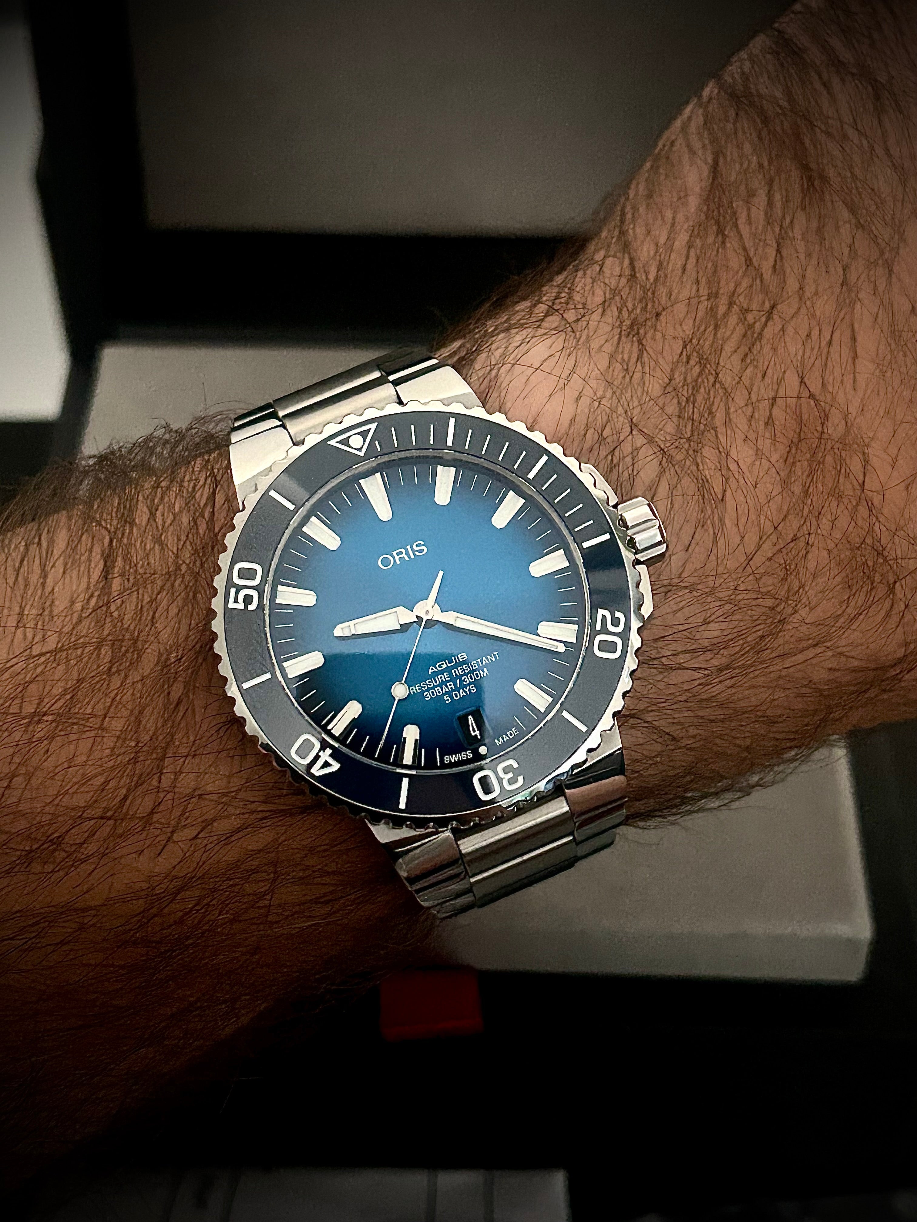 2023 ORIS AQUIS DATE CALIBRE 400 43.5, MINT, INC GST