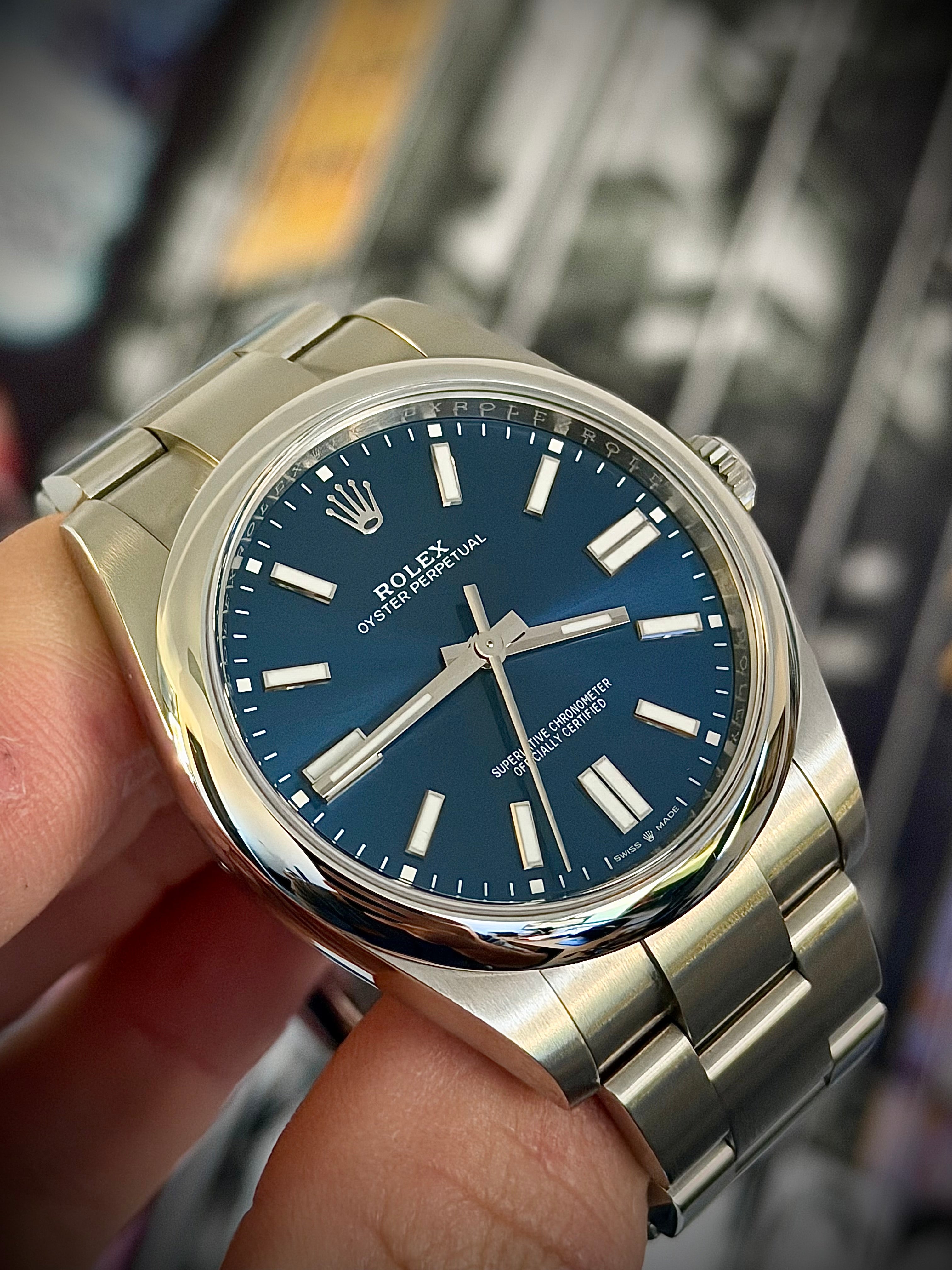 2025 ROLEX OYSTER PERPETUAL 41, 124300, SUNRAY BLUE DIAL, FULL SET, NEAR MINT, INC GST