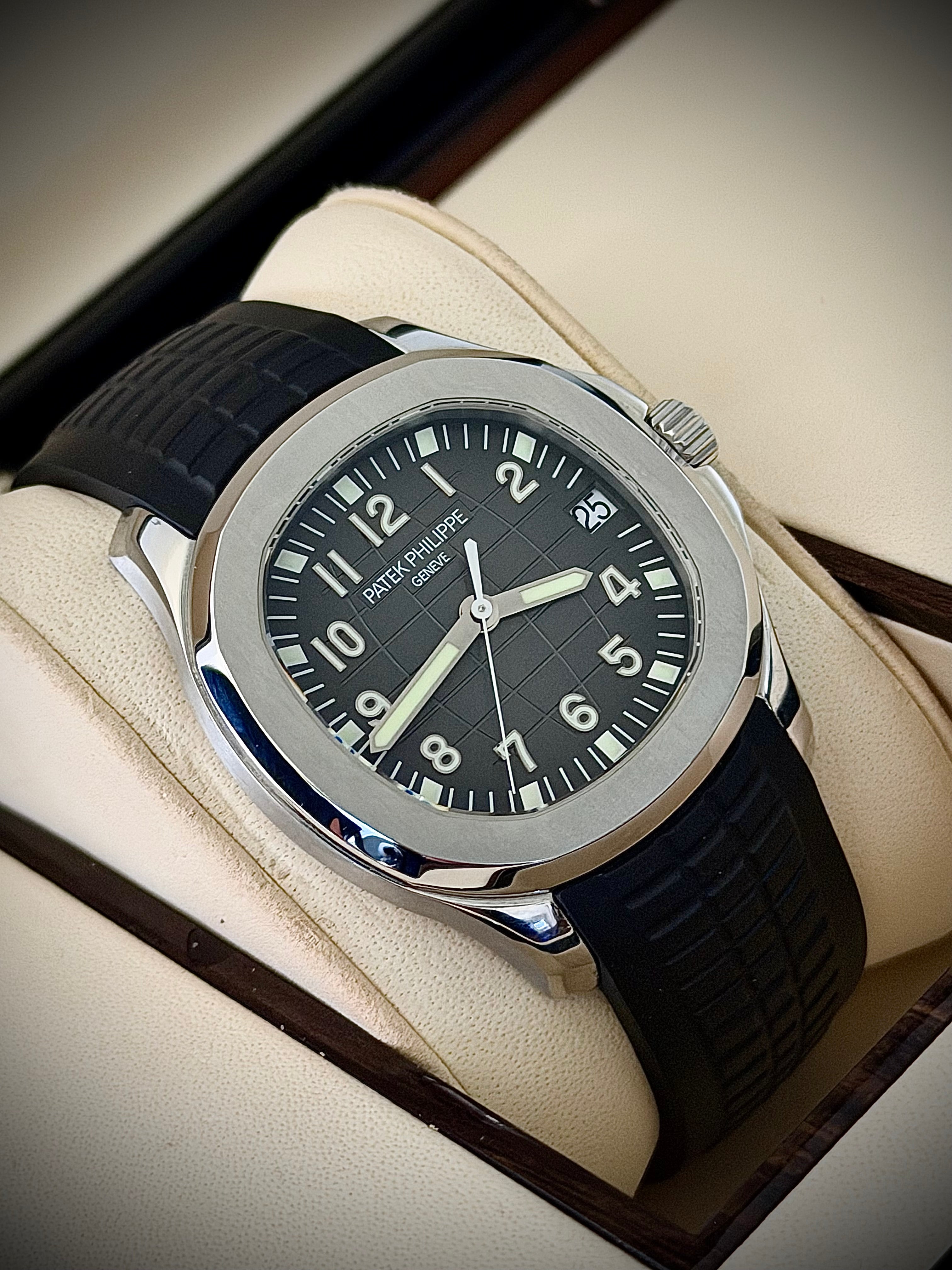 2007 PATEK PHILIPPE AQUANAUT, 5165A-001, BOX & PAPERS, INC GST