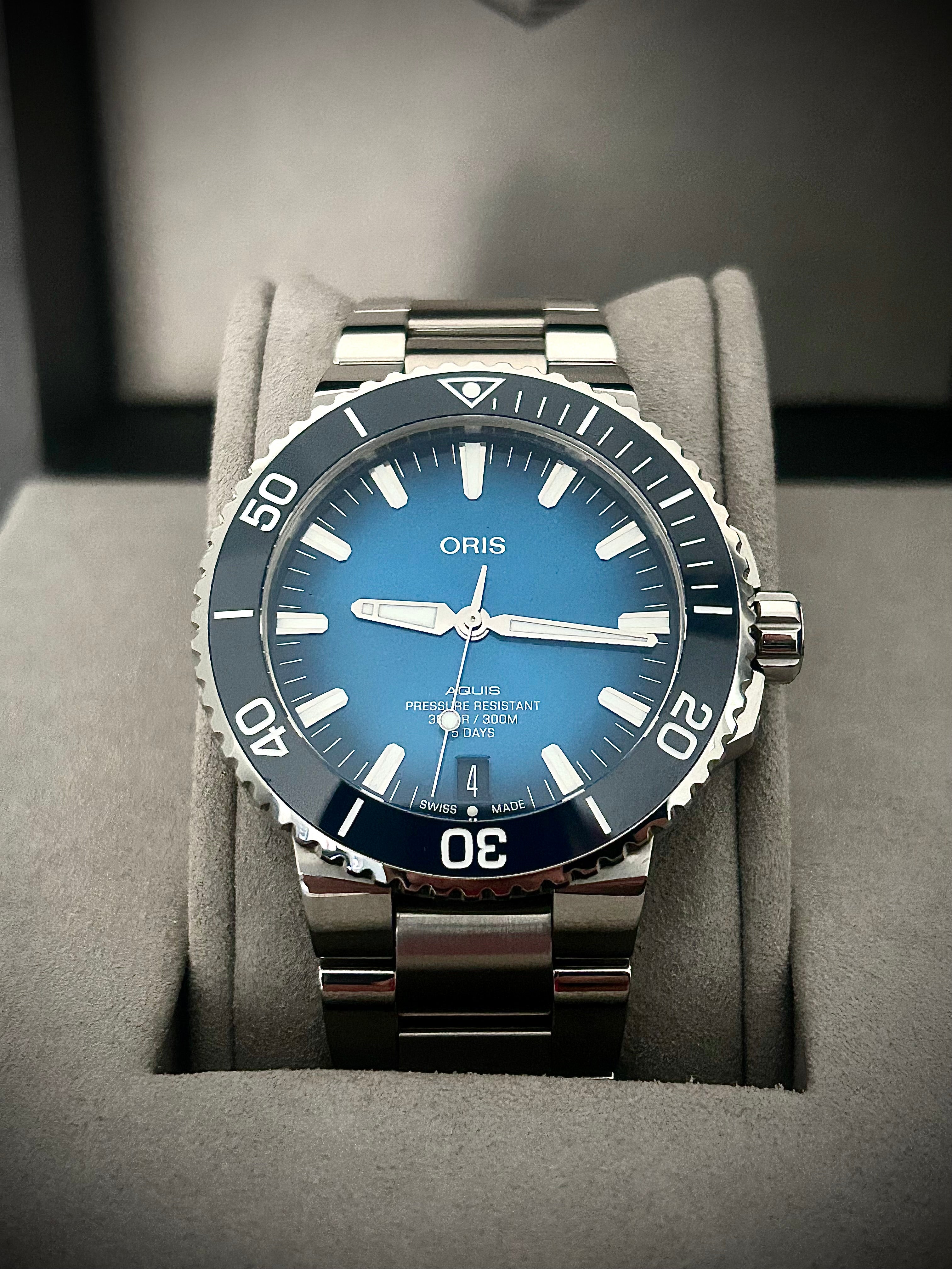 2023 ORIS AQUIS DATE CALIBRE 400 43.5, MINT, INC GST