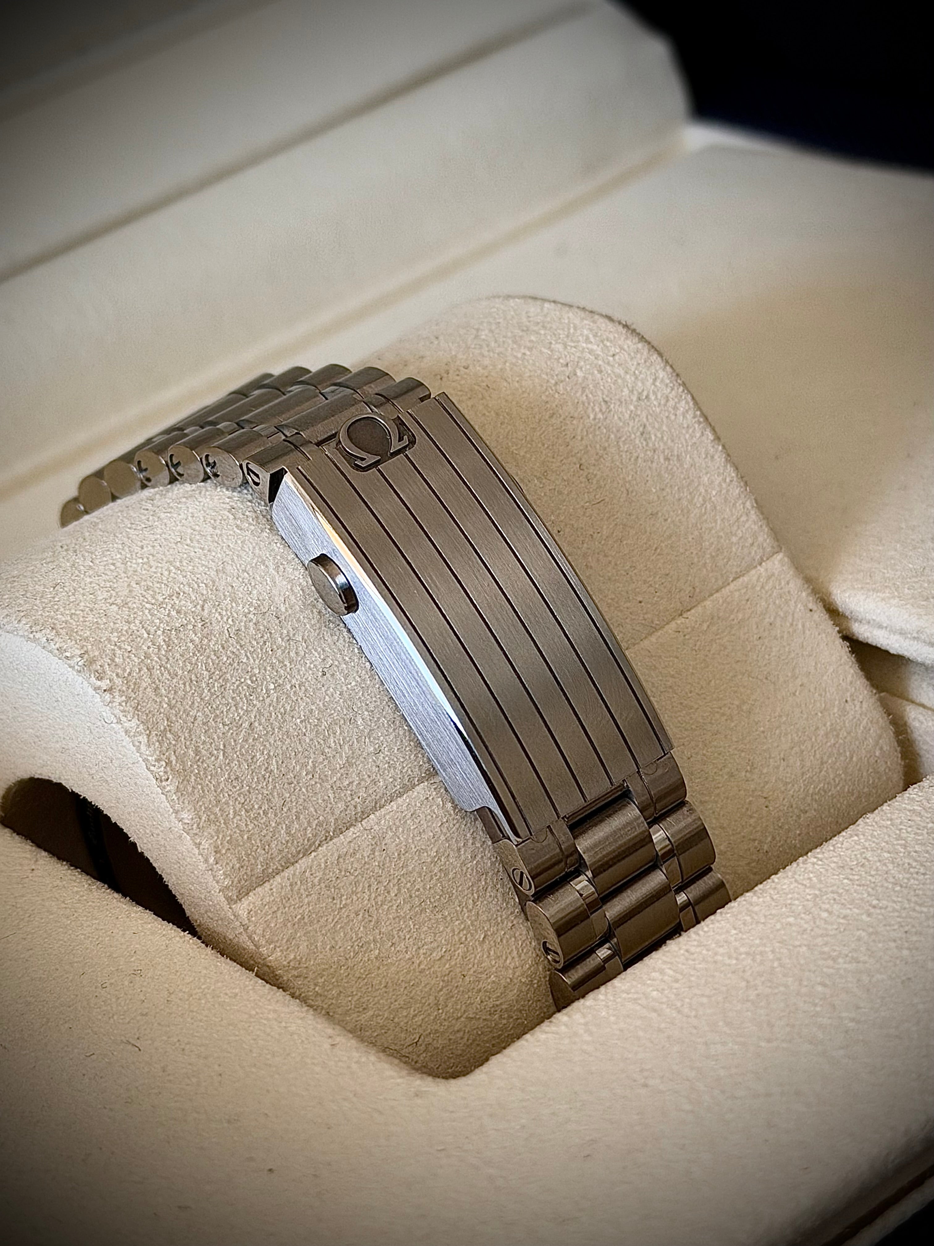 2025 OMEGA SPEEDMASTER SILVER SNOOPY ON BRACELET, FULL SET, INC GST