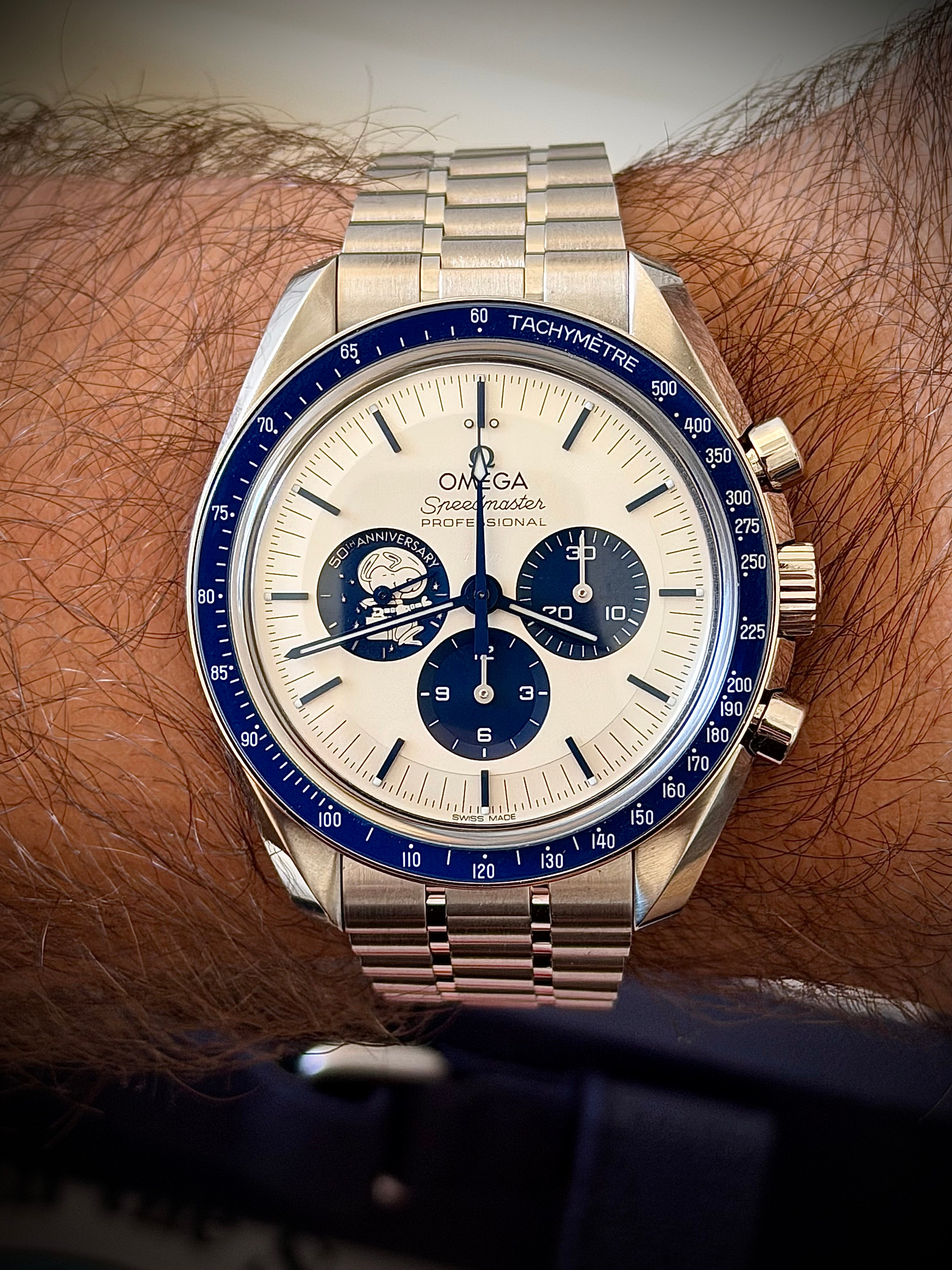 2025 OMEGA SPEEDMASTER SILVER SNOOPY ON BRACELET, FULL SET, INC GST