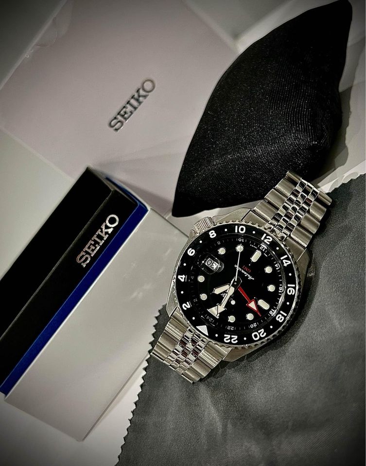 Seiko 5 GMT